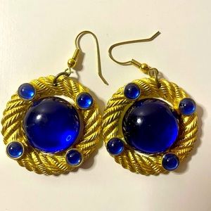 VTG:BRILLANT BLUE LUCITE CABOCHONS AND GOLD-TONE BASE WITH TWISTED ROPE BORDERS
